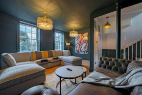 Luxurious GRAND 6 BR Home in BATH - Perfect for Groups & Sleeps 12!